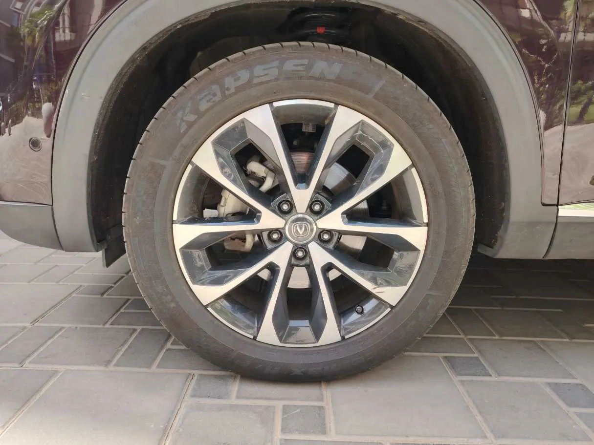 Car image 9