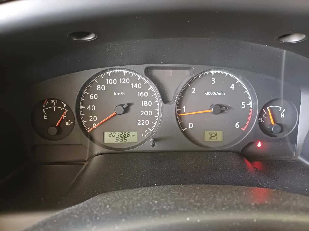 Car image 19
