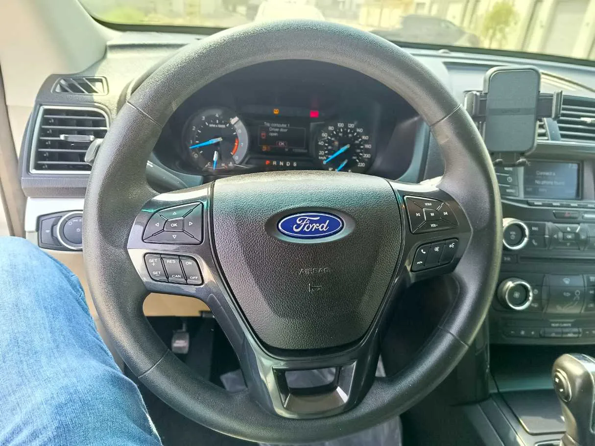 Car image 23