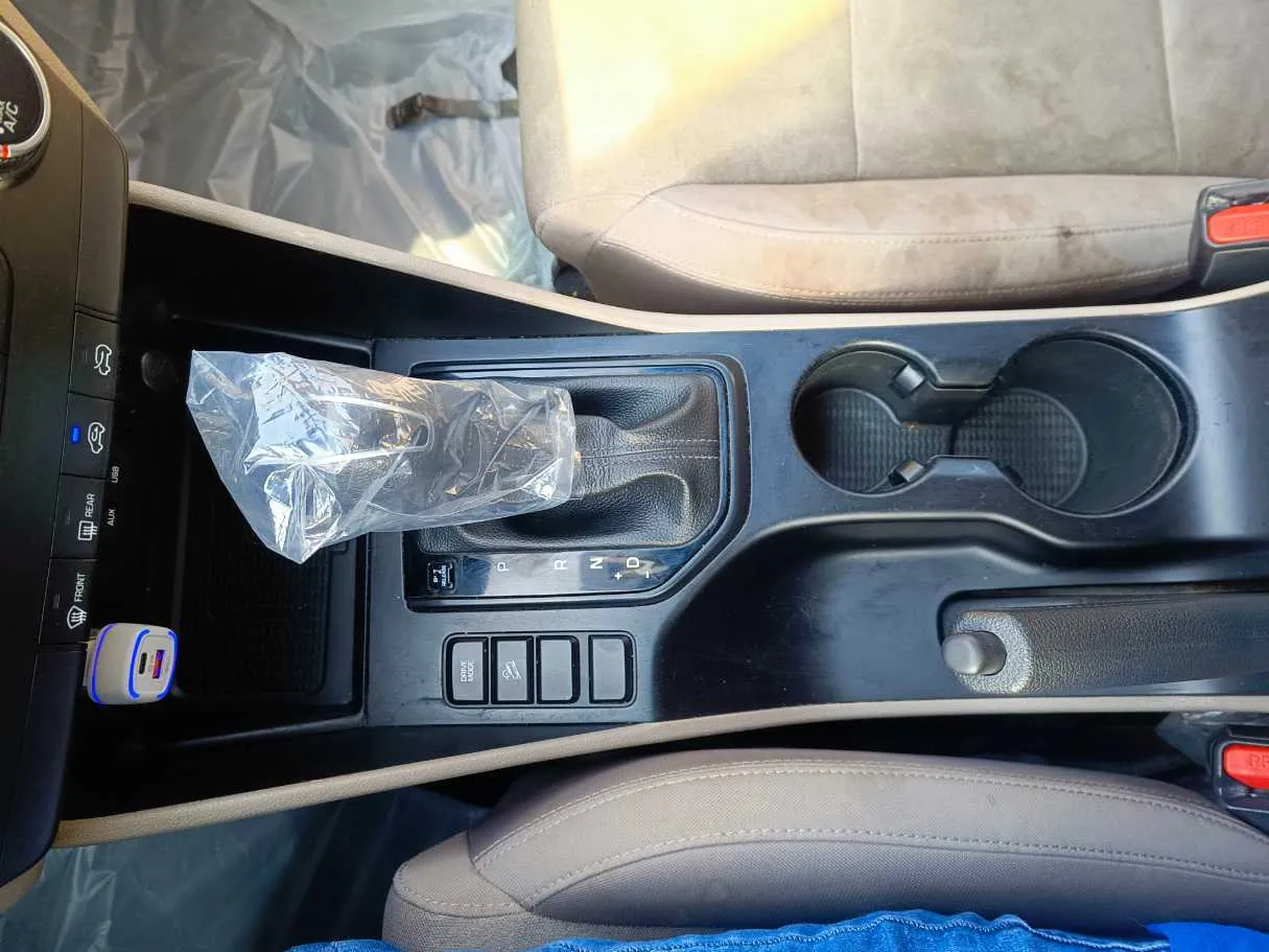 Car image 19