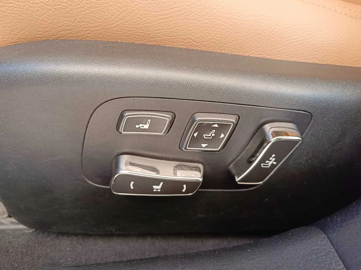 Car image 42