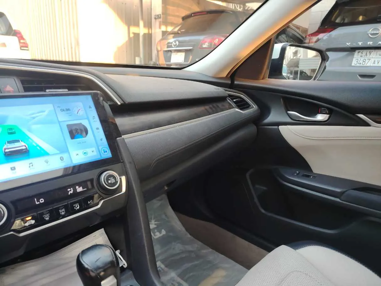 Car image 23