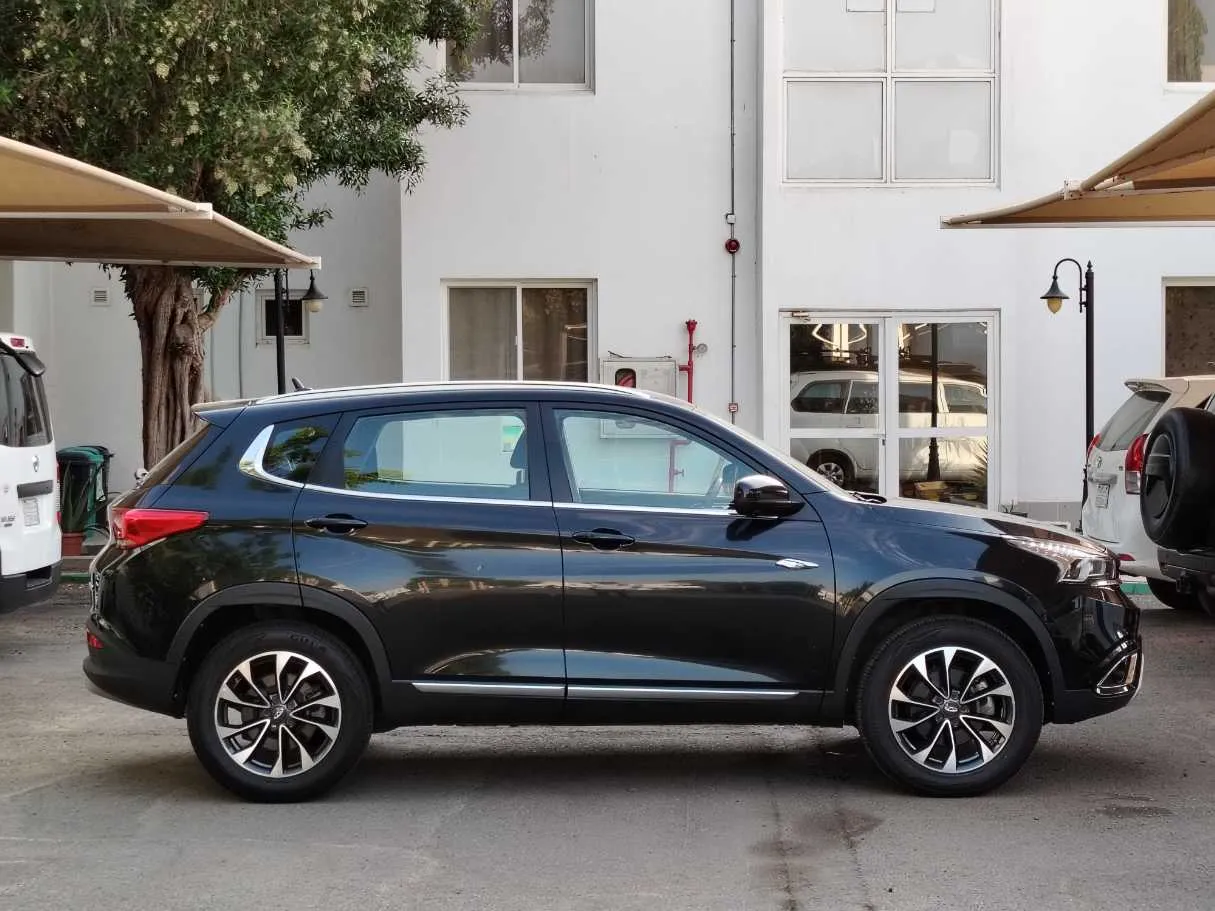 Car image 4