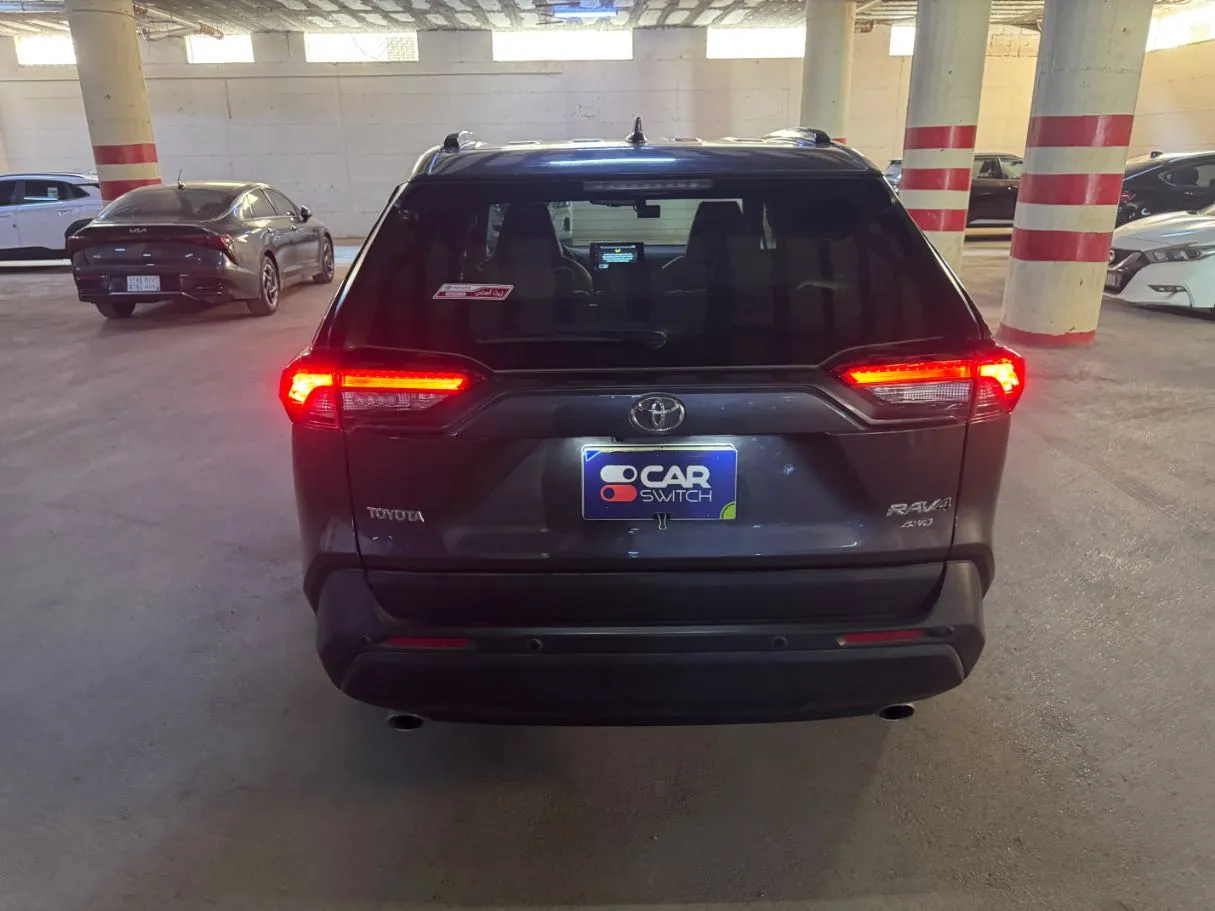 Car image 6