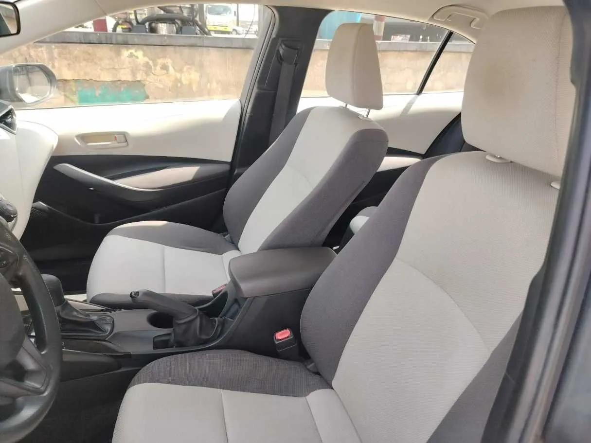 Car image 14