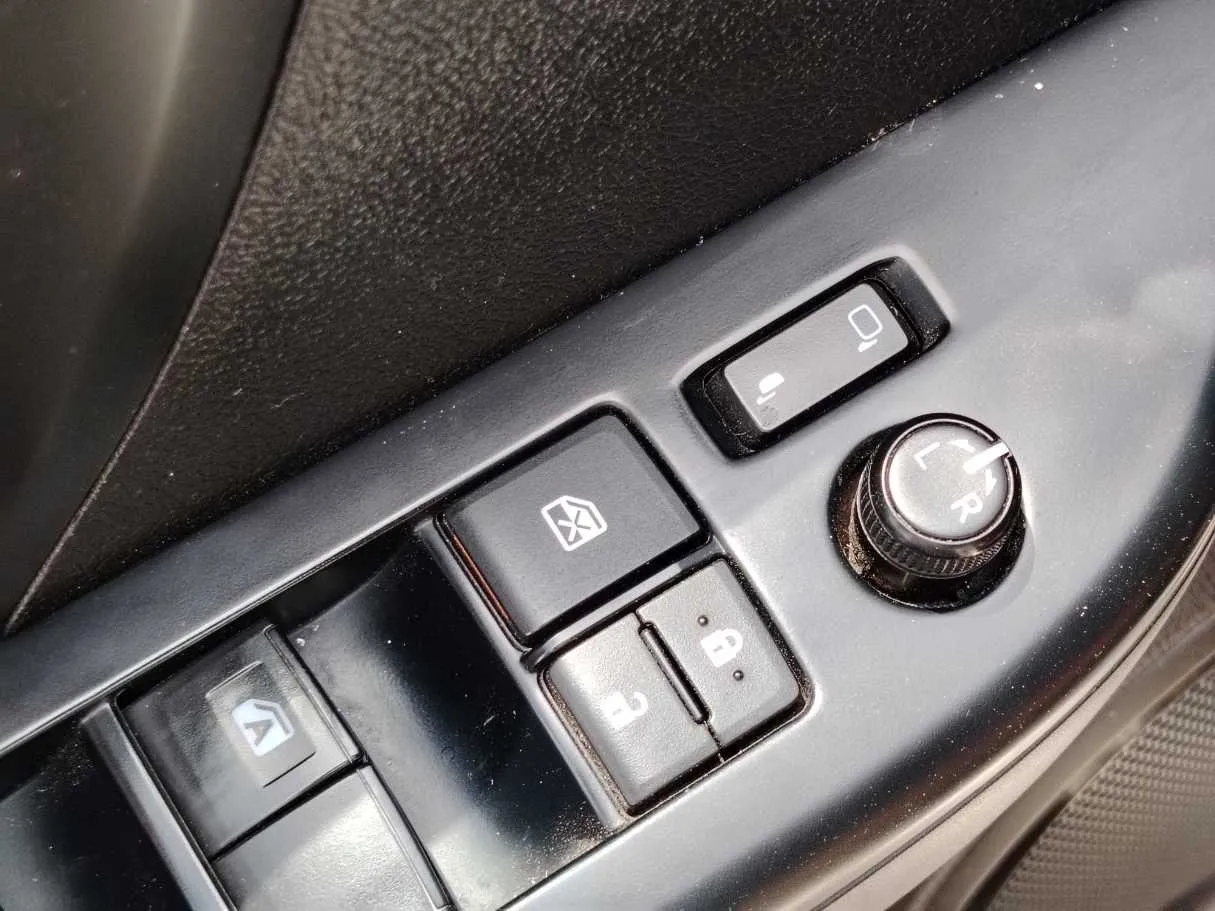 Car image 27