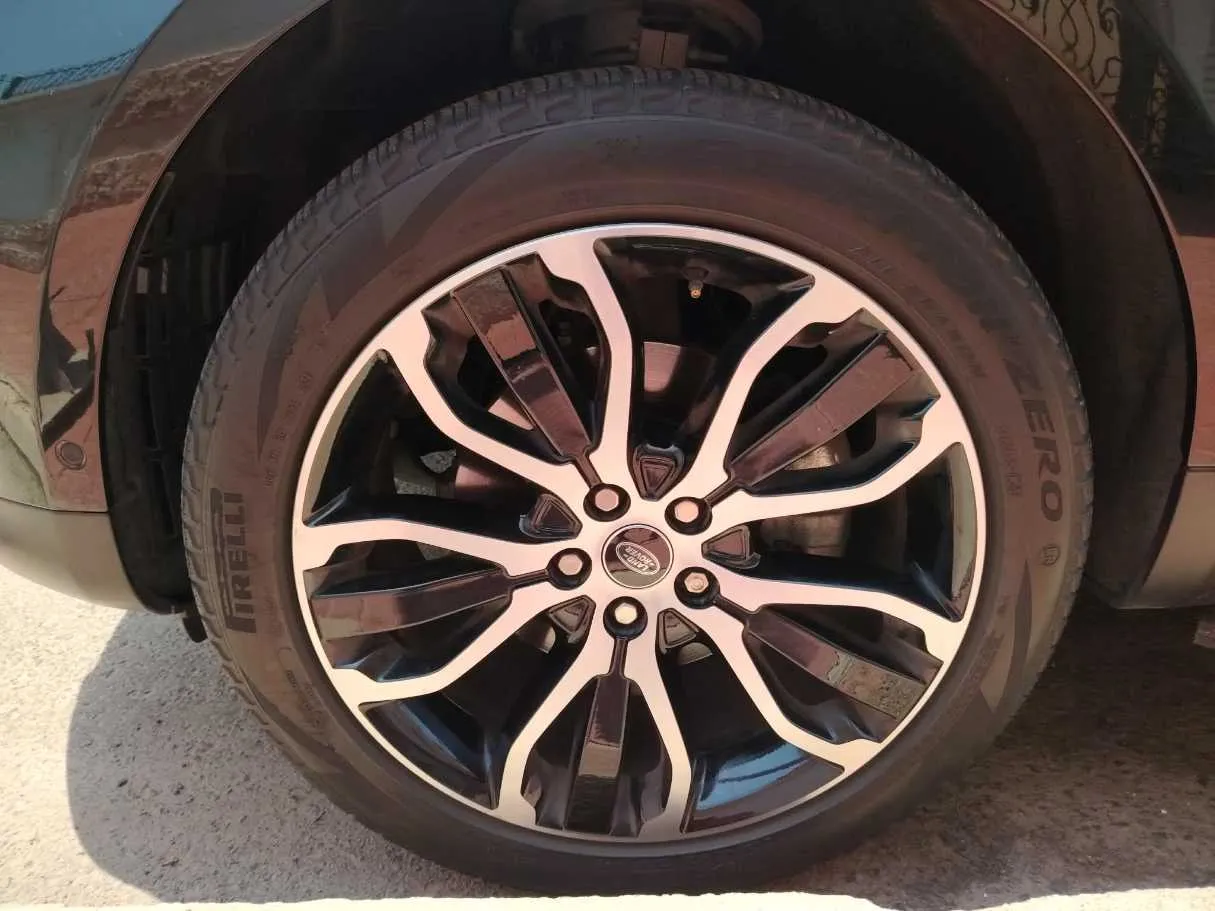 Car image 10