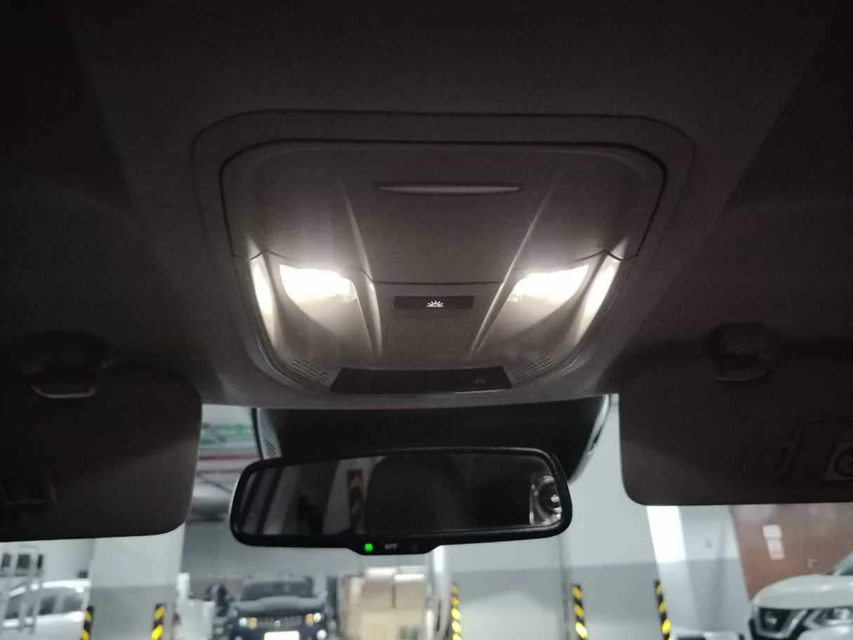 Car image 19