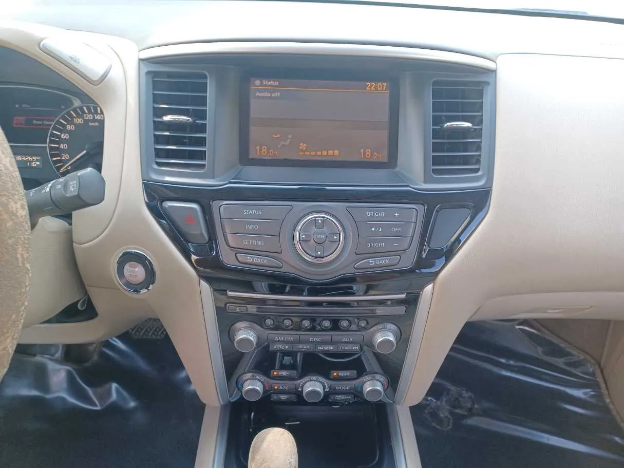 Car image 14