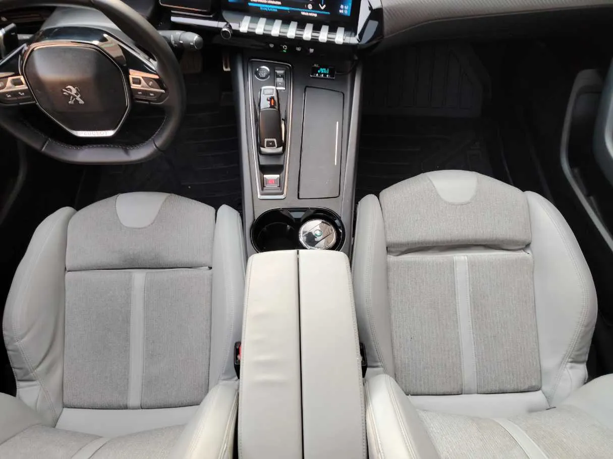 Car image 20