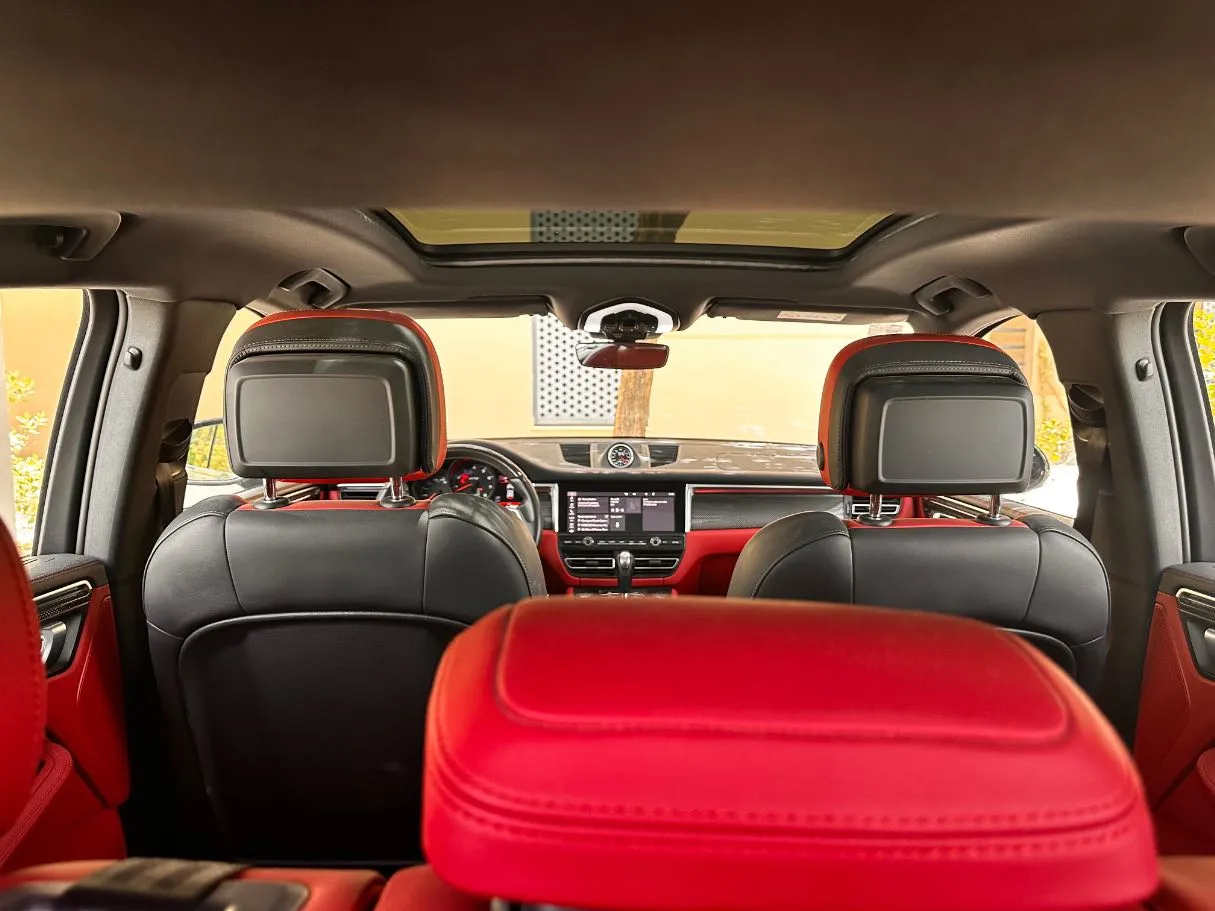 Car image 18