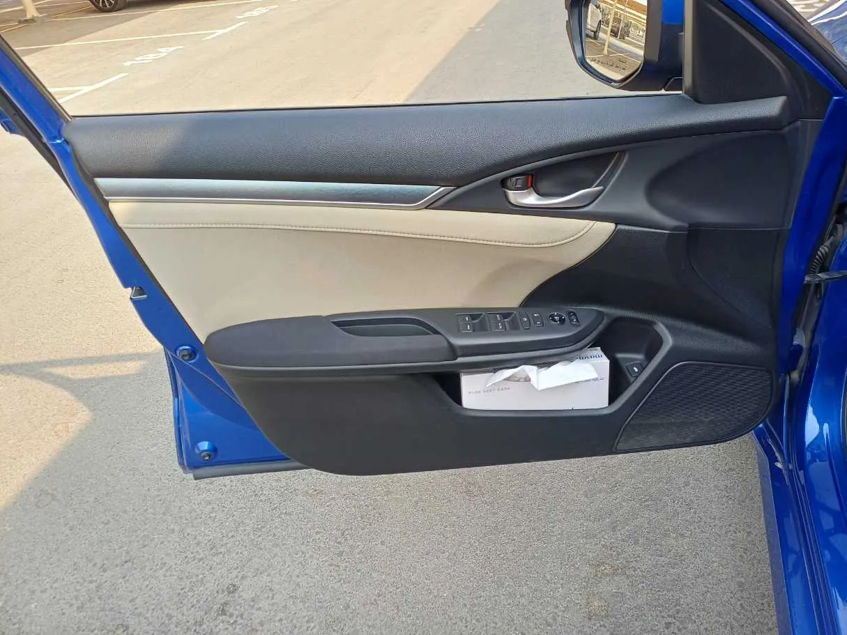 Car image 10