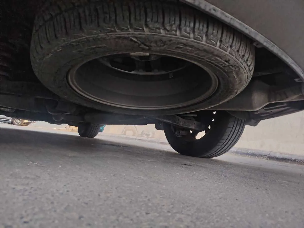 Car image 32