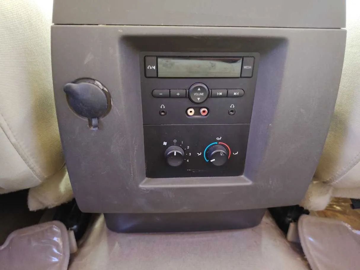 Car image 30