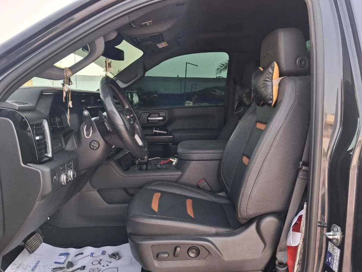 Car image 12
