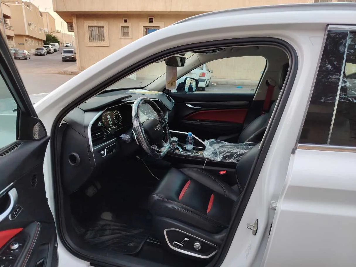 Car image 12