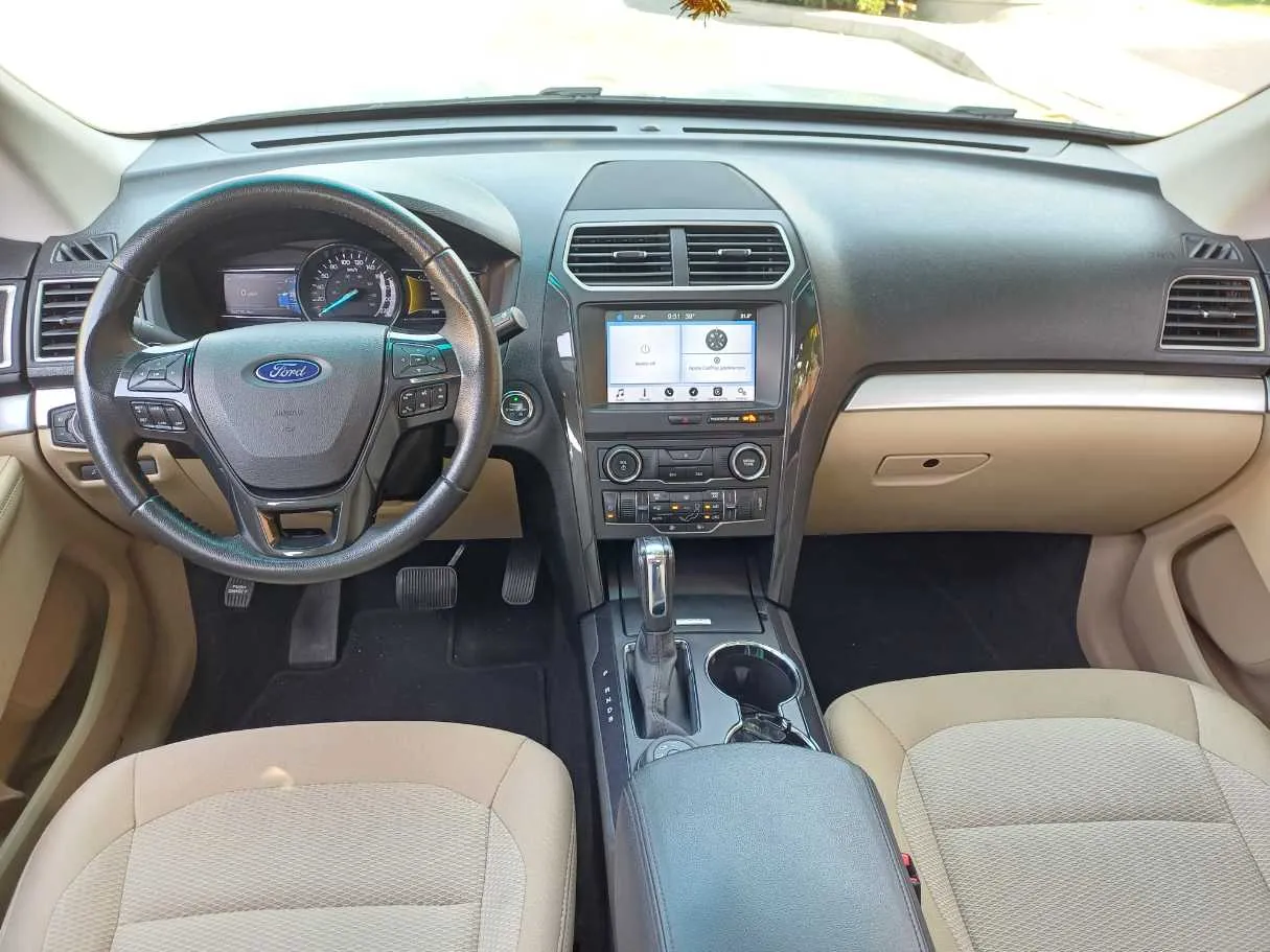 Car image 17