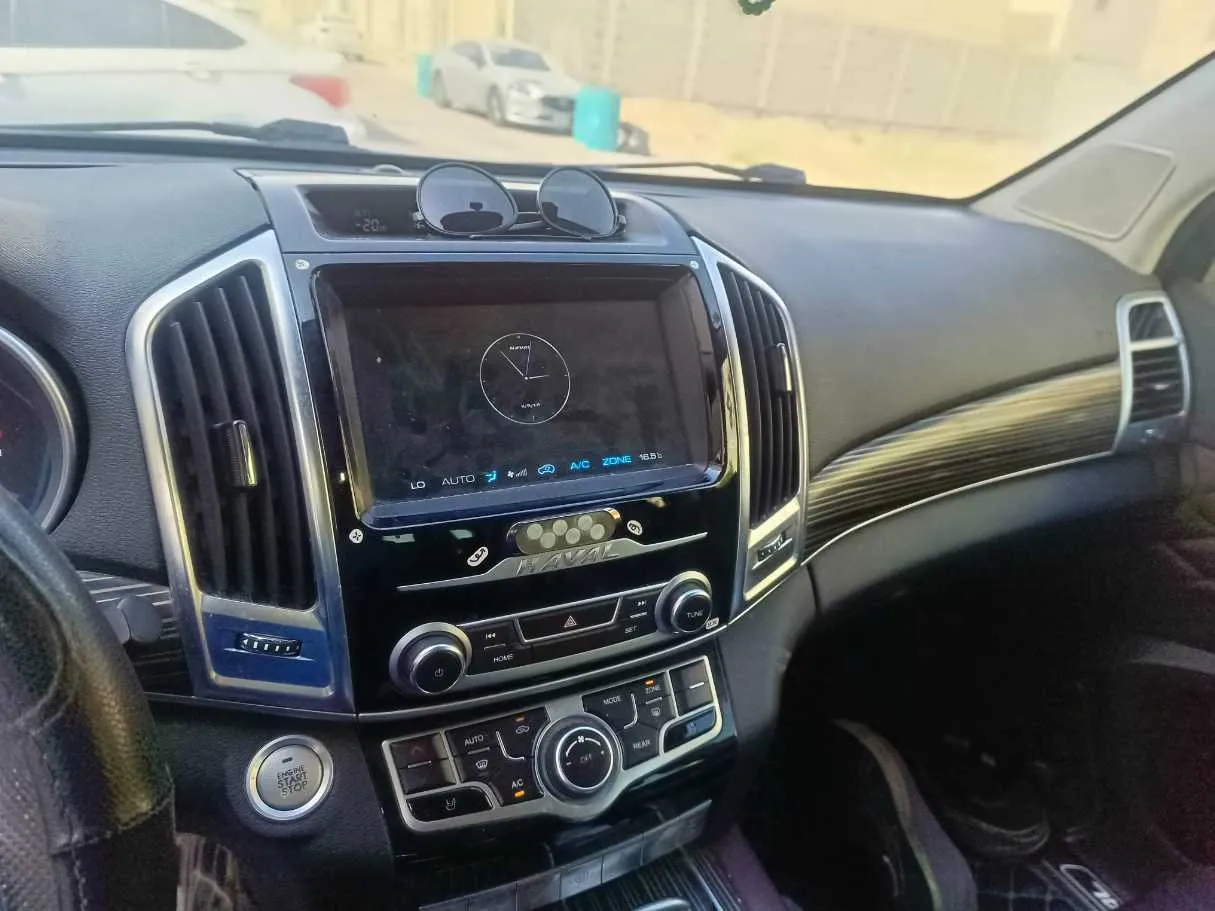 Car image 24