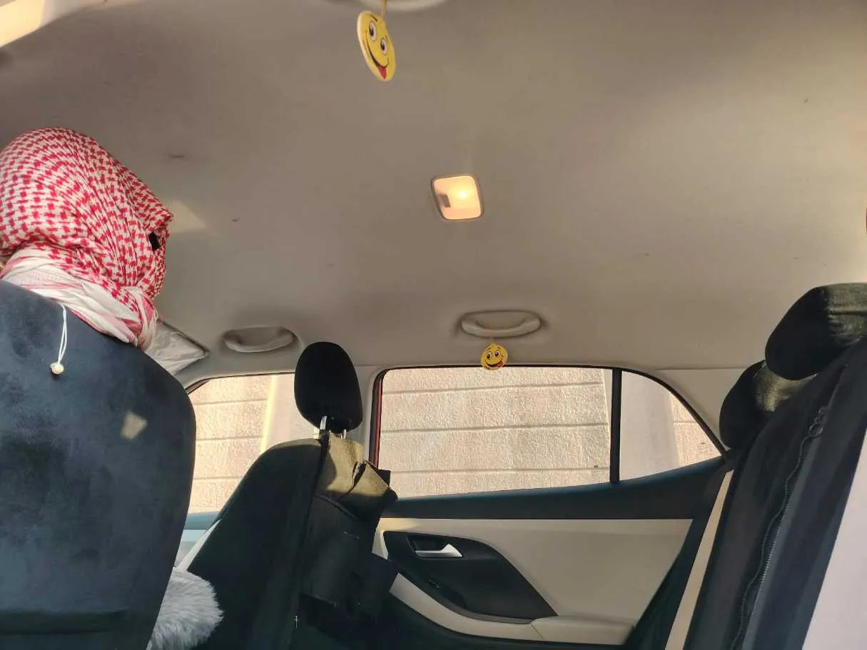 Car image 20