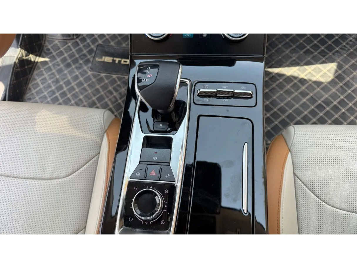 Car image 18