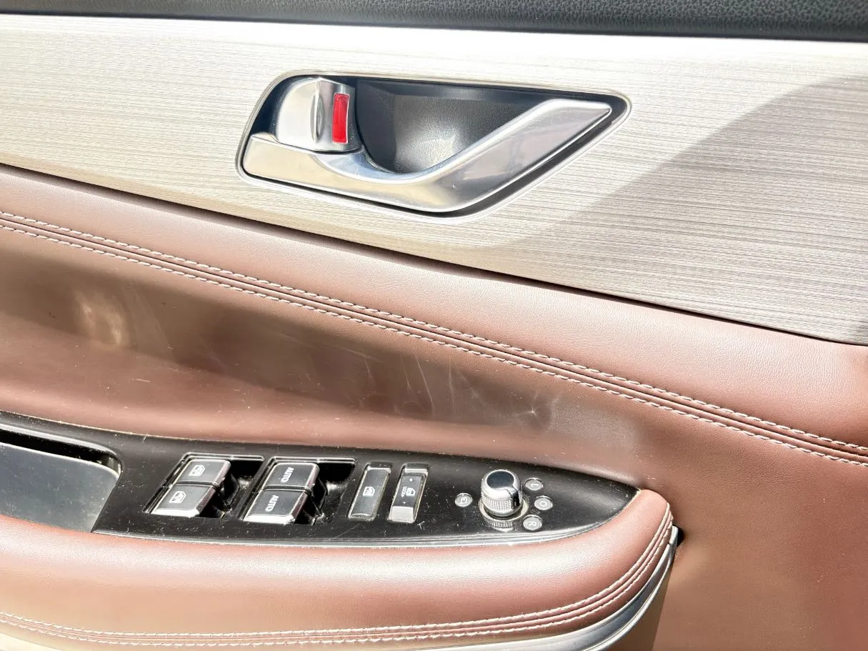 Car image 26