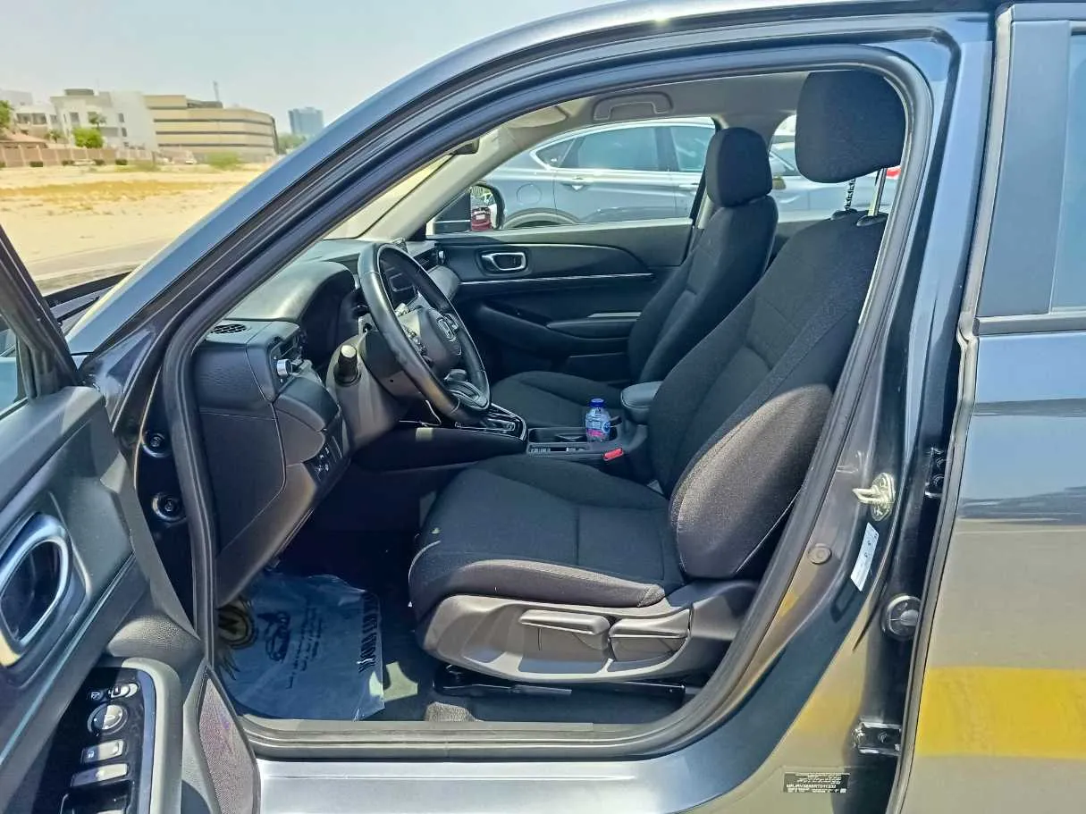 Car image 14