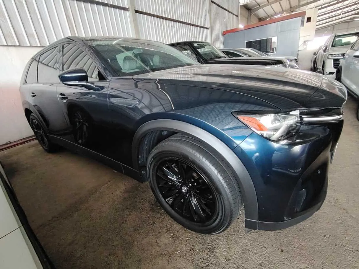 Car image 4