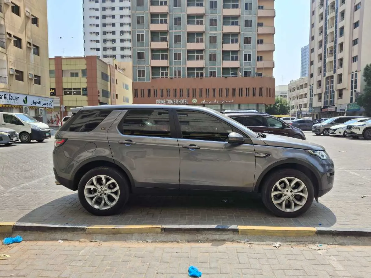 Car image 8