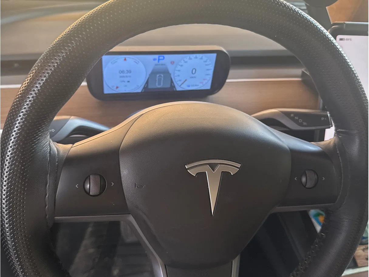 Car image 6