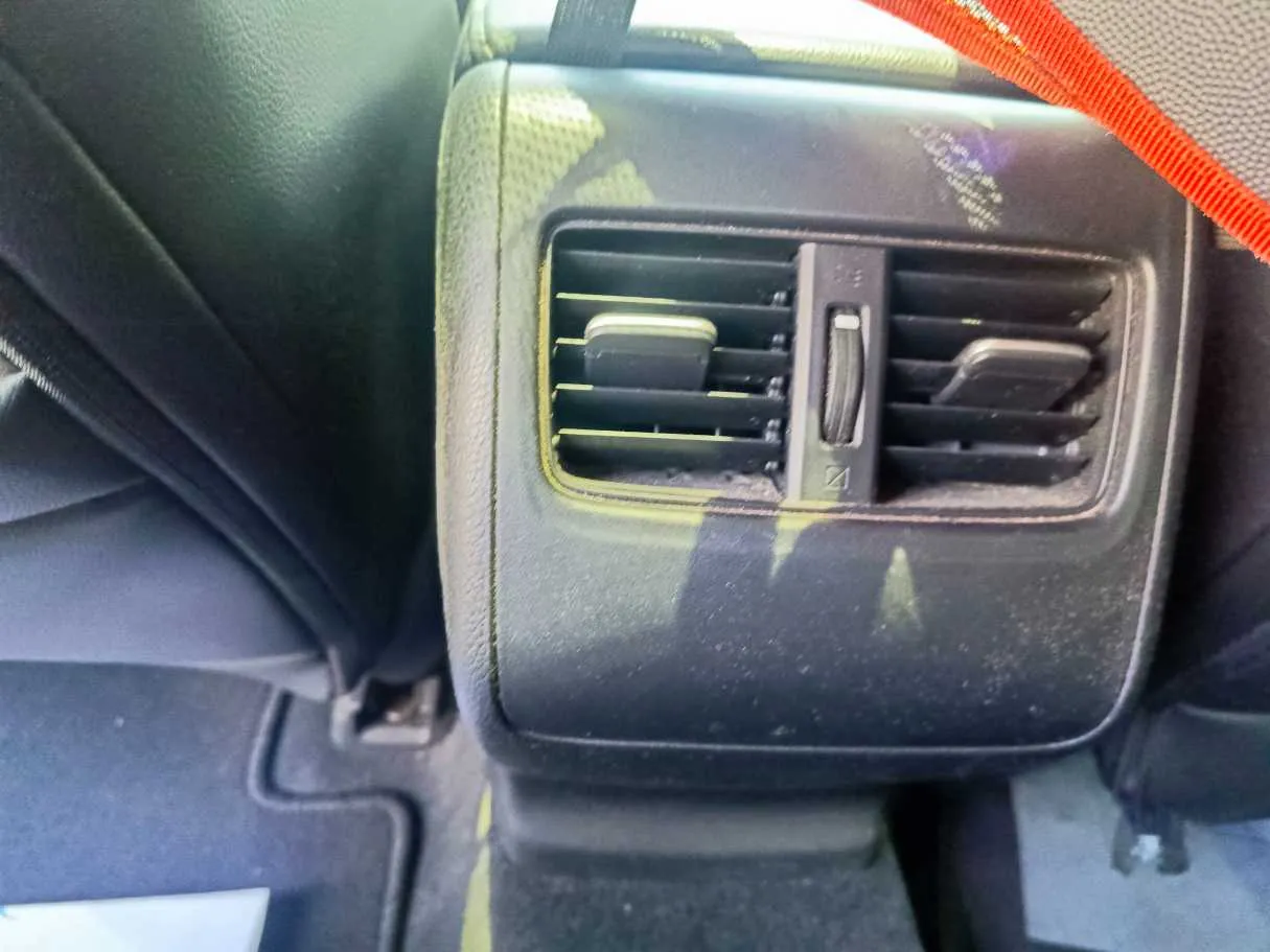 Car image 27