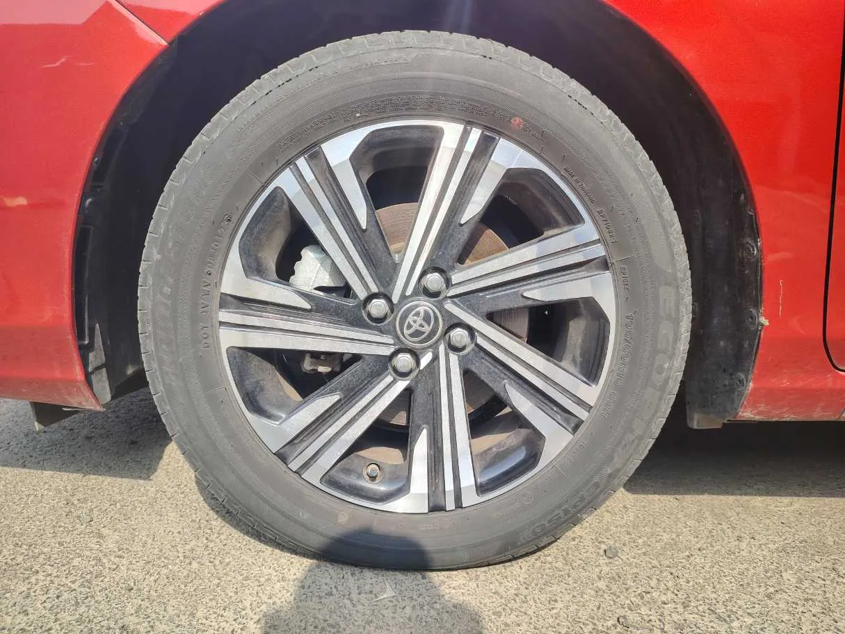 Car image 9