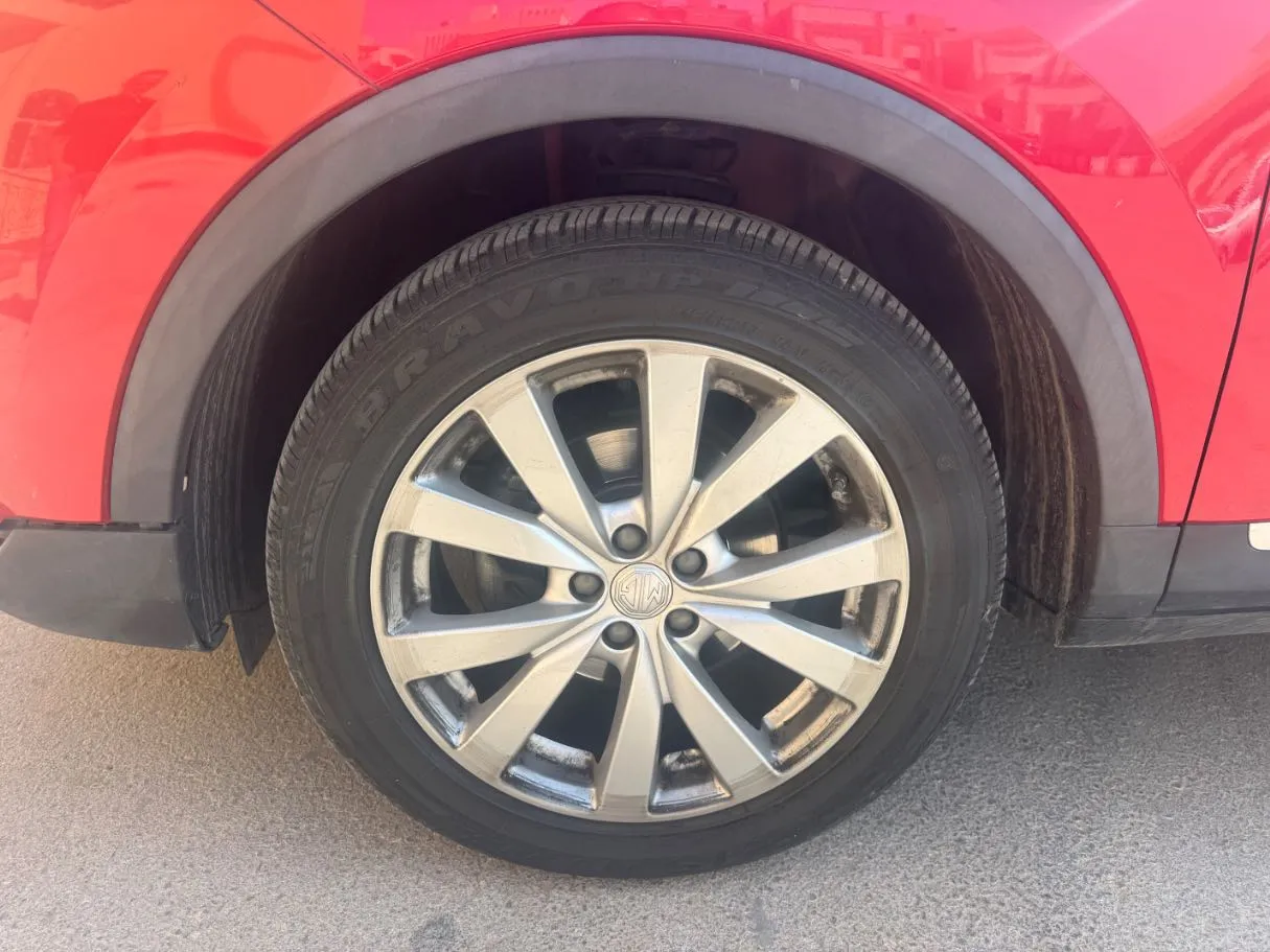 Car image 9