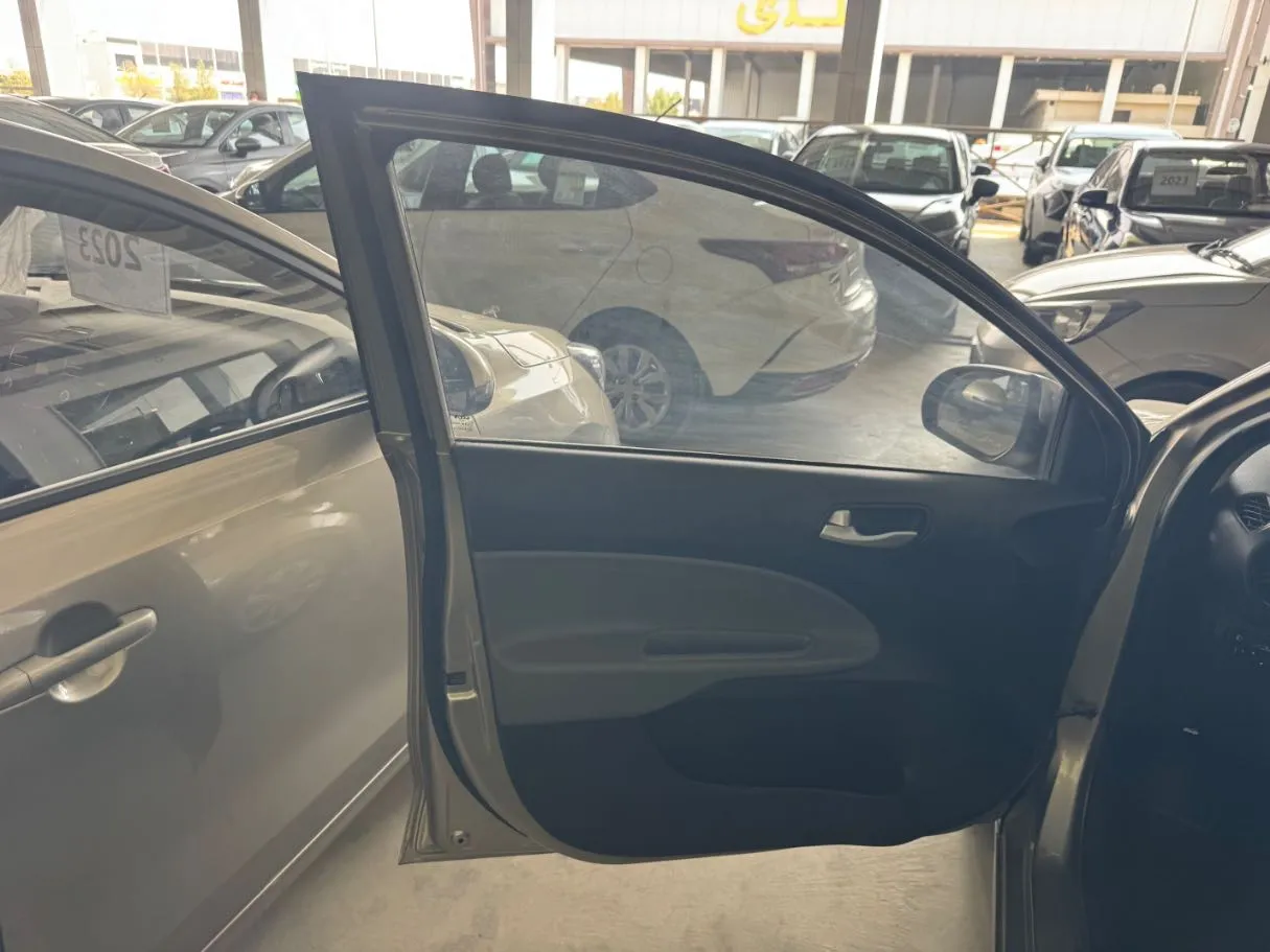 Car image 7