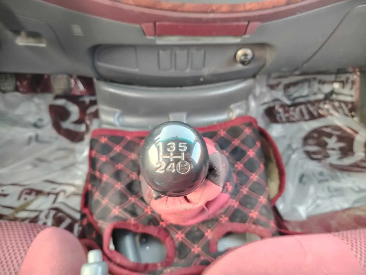 Car image 18