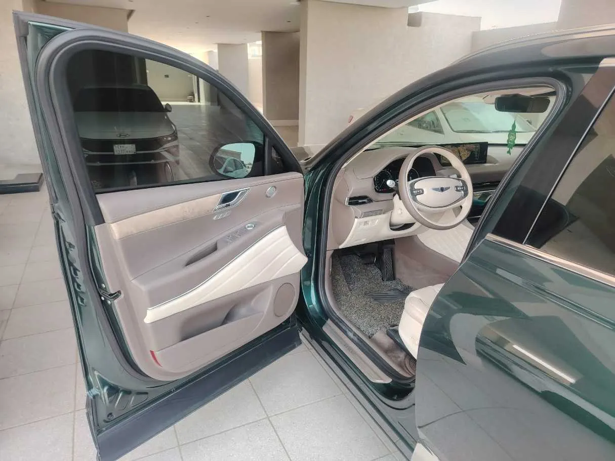Car image 11