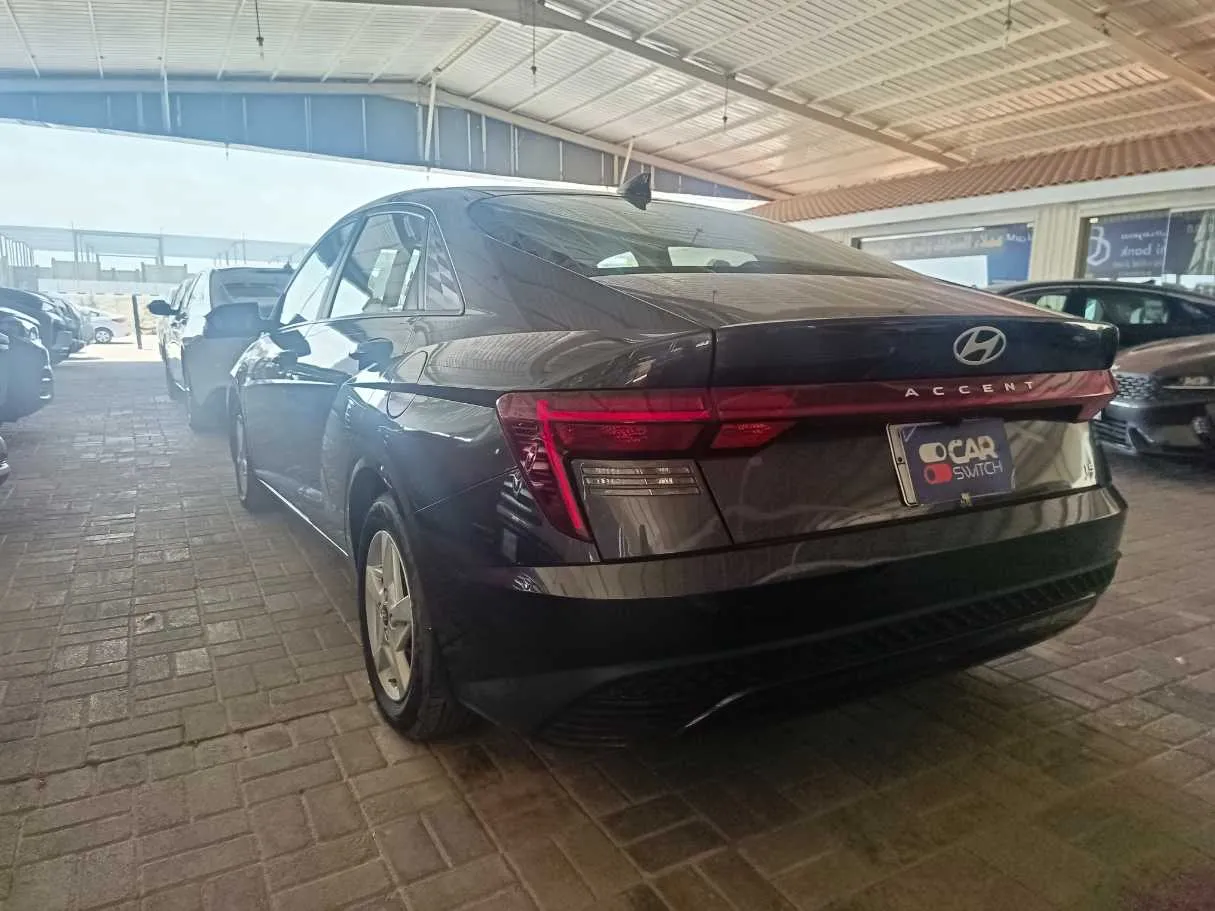 Car image 7