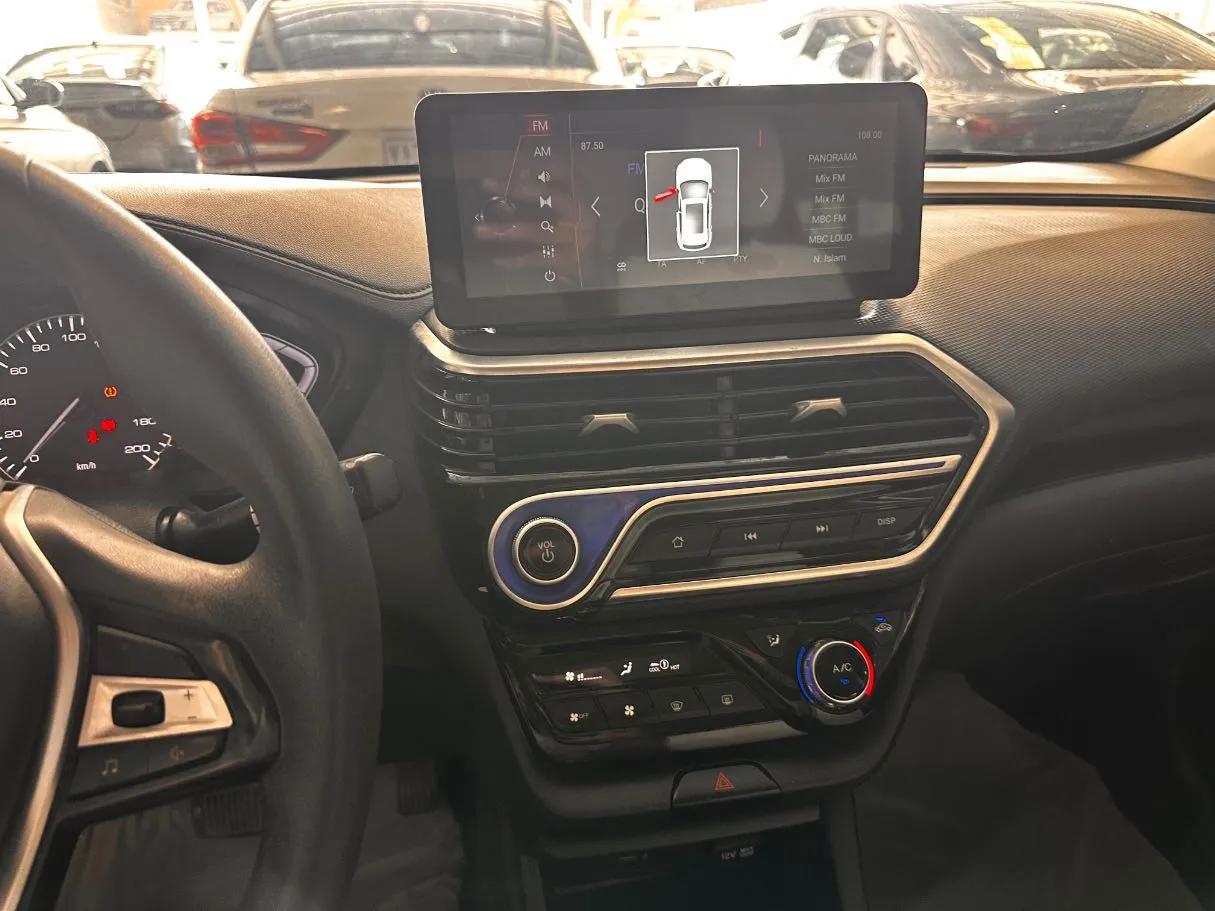 Car image 14