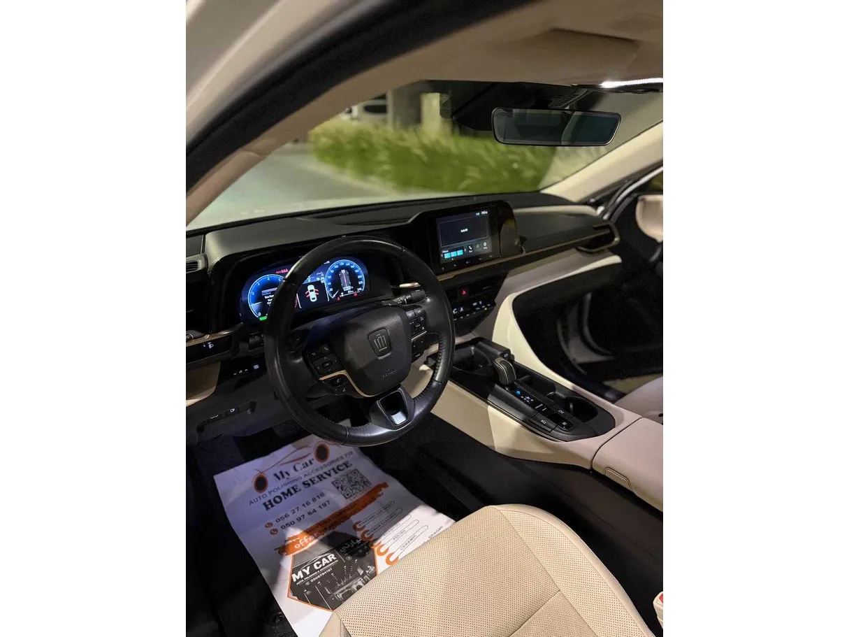 Car image 13