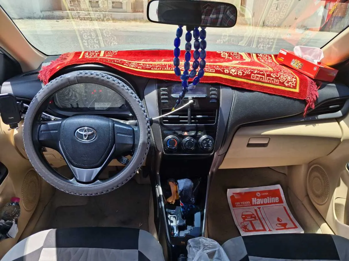 Car image 14