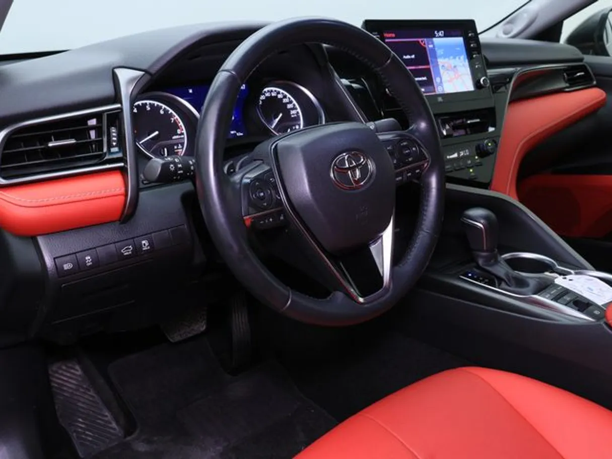 Car image 4