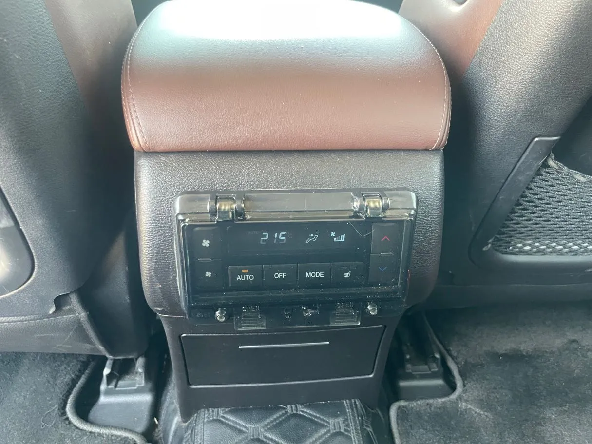 Car image 26