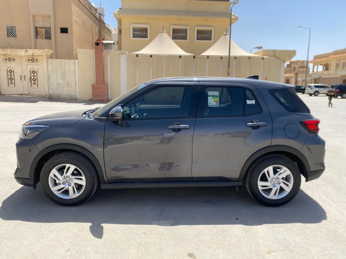 Car image 8