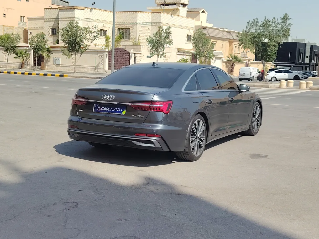 Car image 5