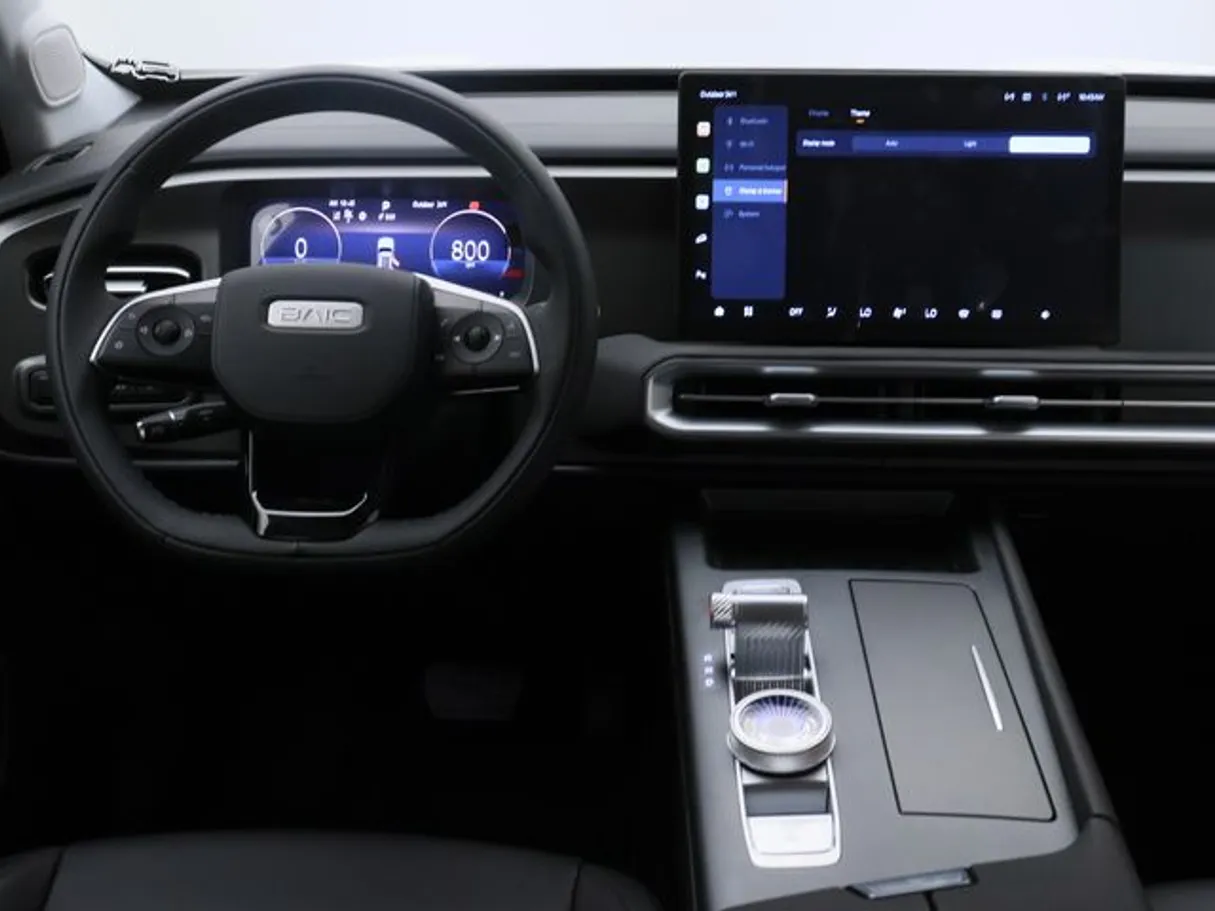 Car image 15