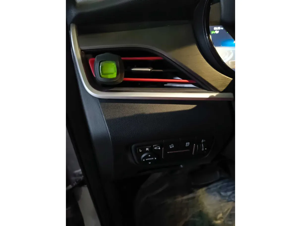 Car image 36