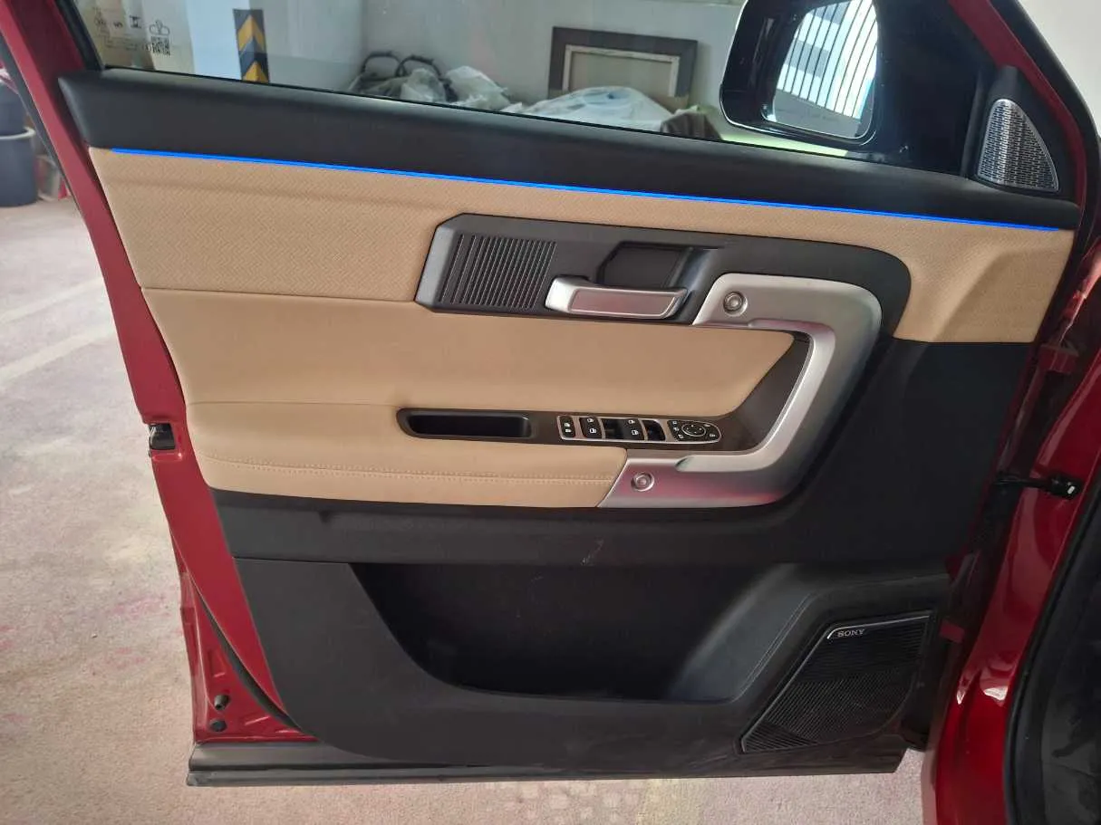 Car image 10