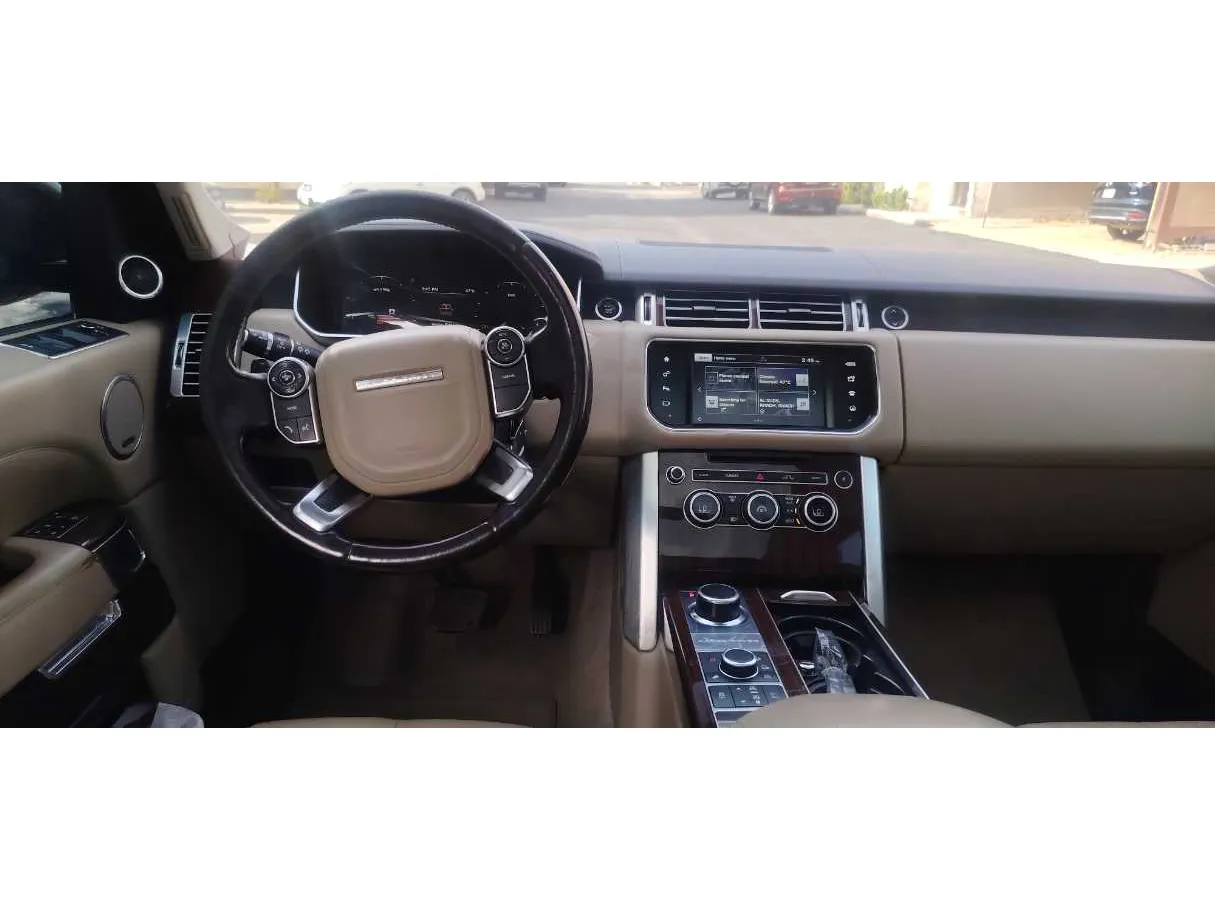 Car image 18