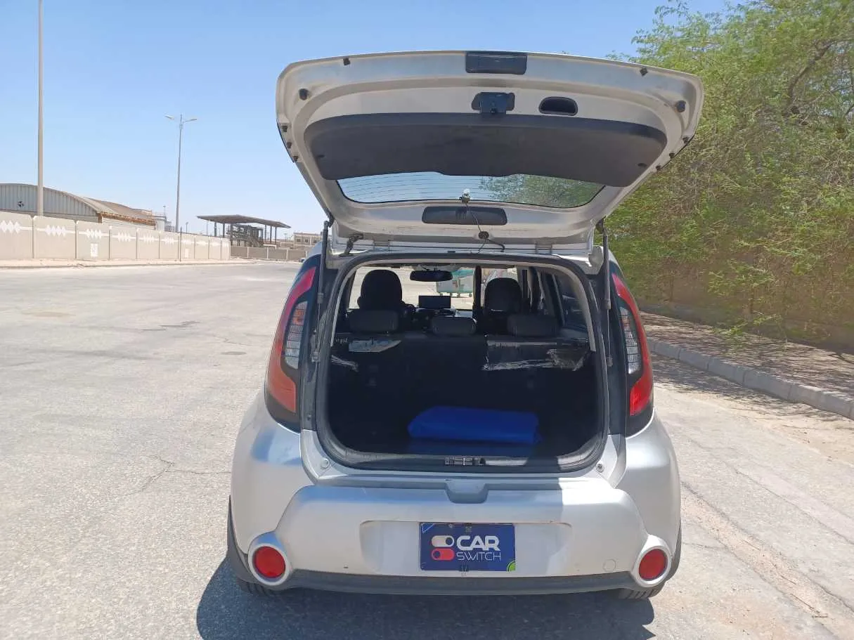 Car image 19