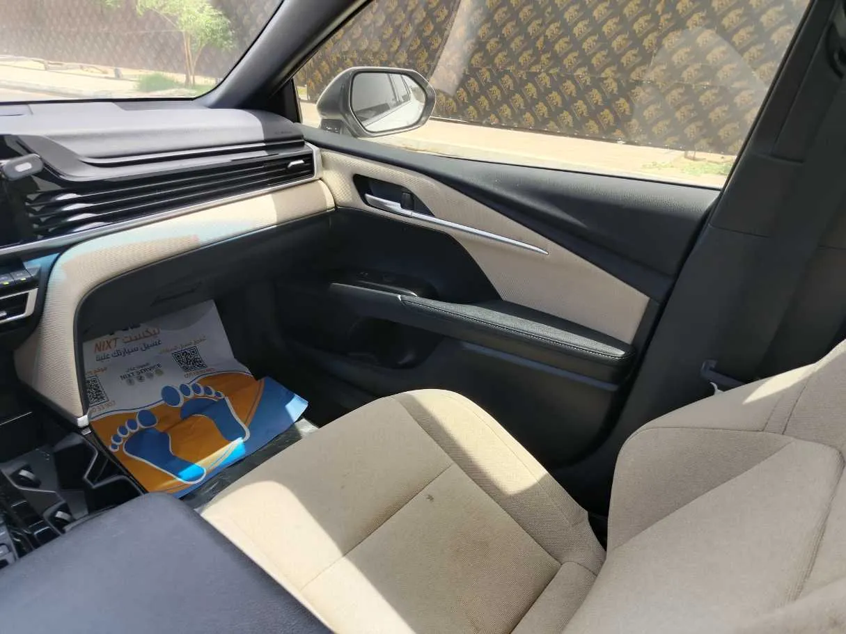 Car image 27