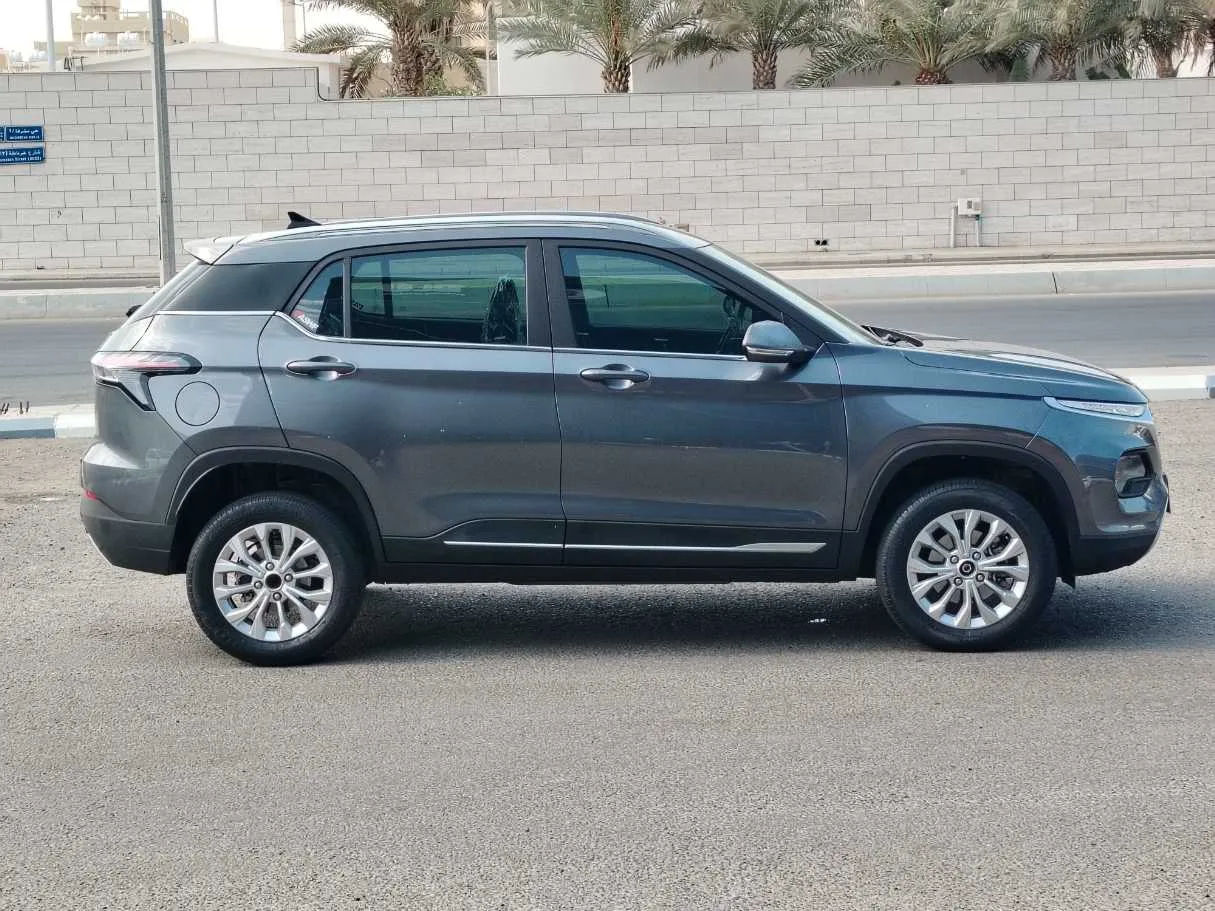 Car image 4